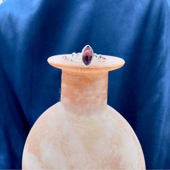 κ₯ New
Beautiful natural gemstone 92.5 Ring π βββββββ₯β β£β¦ββββββ - Picture 2 of 4